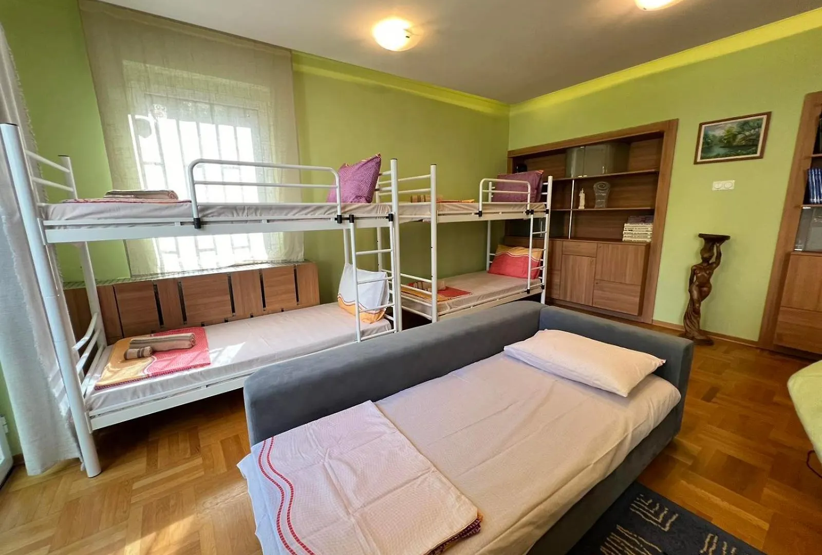 Mumbai Spacious 2Bdr Near Vitosha Blvd And Ndk Sofía 0*,  Bulgaria